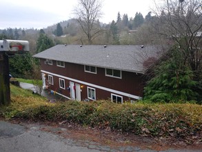 142 Beulah Dr, Unit 2 in Longview, WA - Foto de edificio - Building Photo