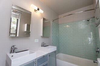 2220 N Clark St in Chicago, IL - Building Photo - Building Photo