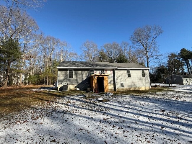 739 Victory Hwy in West Greenwich, RI - Building Photo - Building Photo