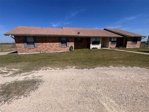 5931 Limmer Loop in Hutto, TX - Building Photo - Building Photo