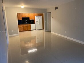7913 SW 104th St in Miami, FL - Building Photo - Building Photo