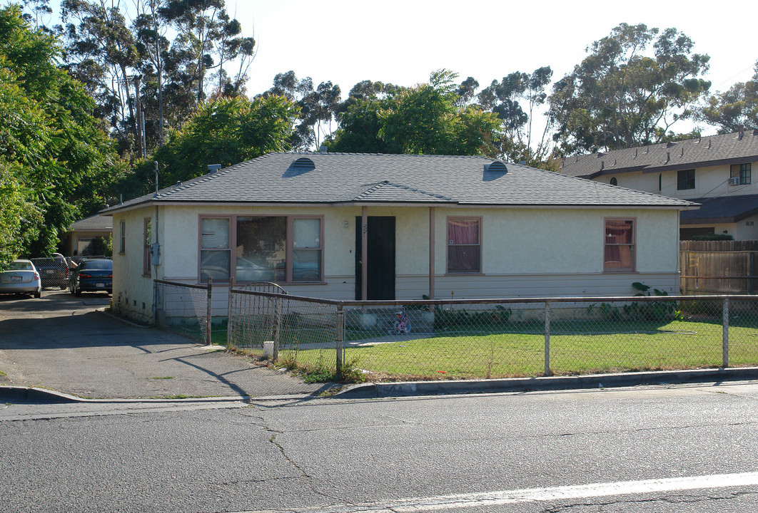 524-524 1/2 Acacia Rd in Santa Paula, CA - Building Photo