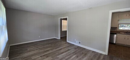 422 Windsor Dr in Forest Park, GA - Building Photo - Building Photo