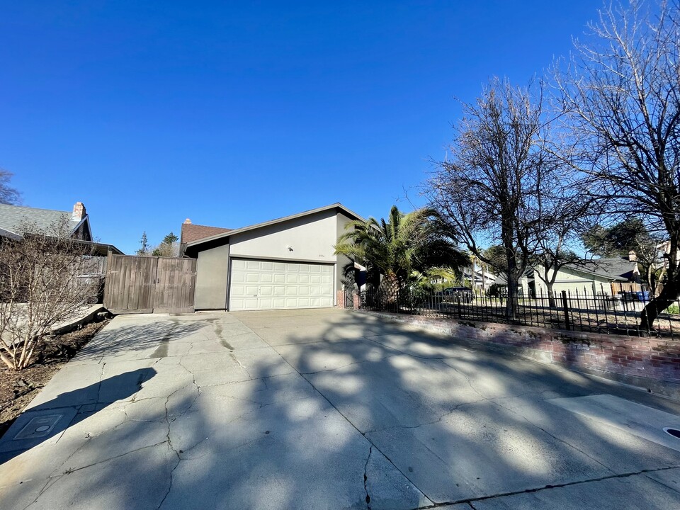 6034 Centurion Cir in Citrus Heights, CA - Building Photo