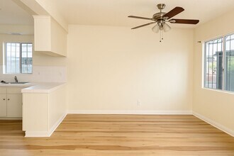 548 Hyde Park Pl, Unit 1 in Inglewood, CA - Building Photo - Building Photo