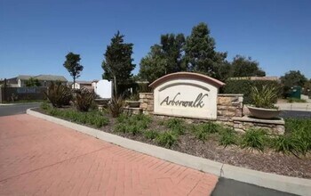 232 Gilea Ct in Santa Maria, CA - Building Photo - Building Photo
