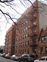 34-20 30th St in Long Island City, NY - Building Photo