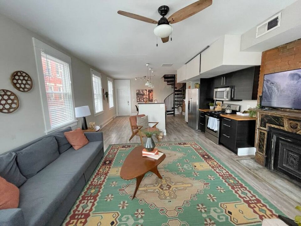 216 E Liberty St in Cincinnati, OH - Building Photo