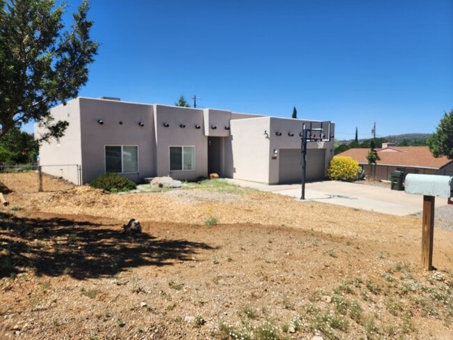 property at 1410 E Pine St