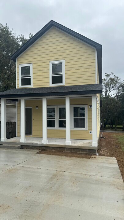4018 Cumberland Ave in Nashville, TN - Building Photo