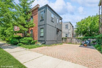 621 Hinman Ave in Evanston, IL - Building Photo - Building Photo