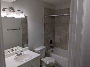 6008 N Lamar Blvd, Unit 1-104 in Austin, TX - Foto de edificio - Building Photo