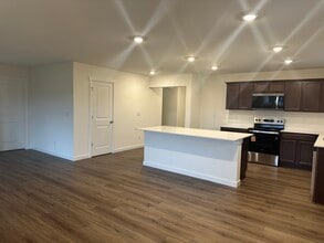 17102 126th Street Ct E in Bonney Lake, WA - Foto de edificio - Building Photo