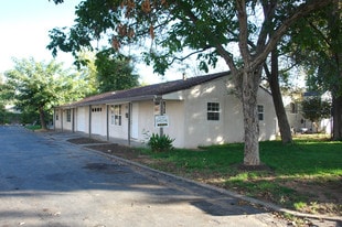 547-549 Lindsay Ave in Sacramento, CA - Building Photo