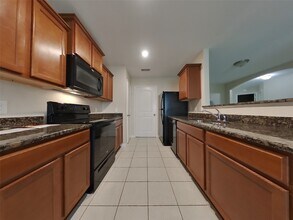 701 Totem Trail Dr in La Marque, TX - Building Photo - Building Photo