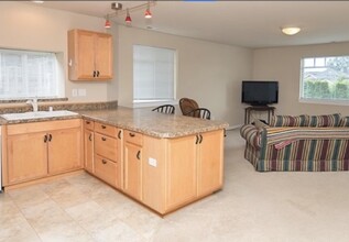 823 E Lakeshore Dr, Unit 1 in Lake Stevens, WA - Building Photo - Building Photo