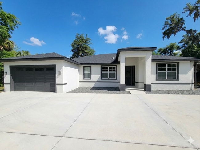 369 N Lake Jessup Ave