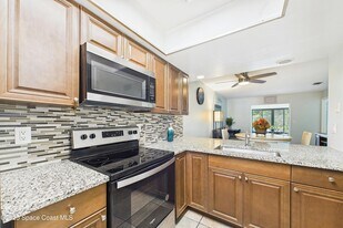 3021 Sir Hamilton Cir, Unit 11 in Titusville, FL - Building Photo