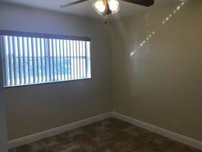 9851 Sandalfoot Blvd-Unit -217 in Boca Raton, FL - Foto de edificio - Building Photo