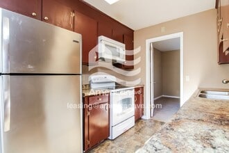 205 Bob White Ave in Hopkins, SC - Foto de edificio - Building Photo