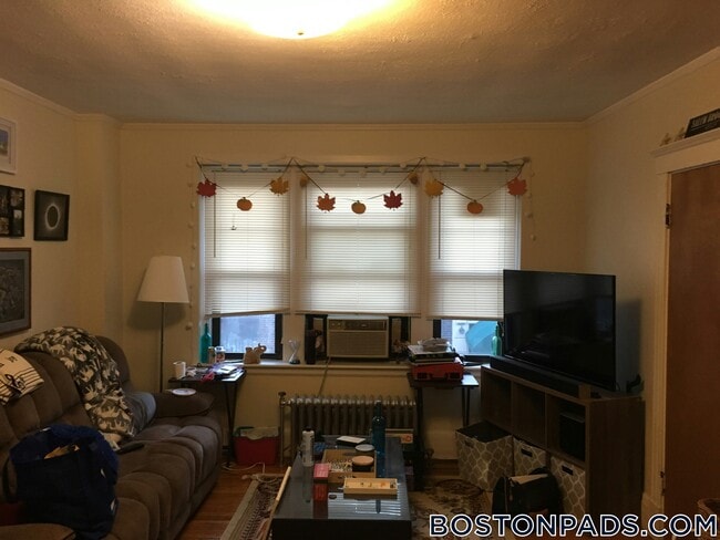 349 Pleasant St in Malden, MA - Building Photo - Building Photo