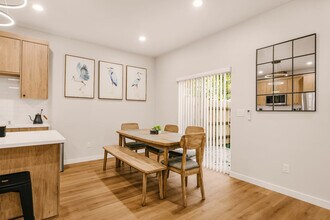 3202 NW Division St in Gresham, OR - Building Photo - Building Photo