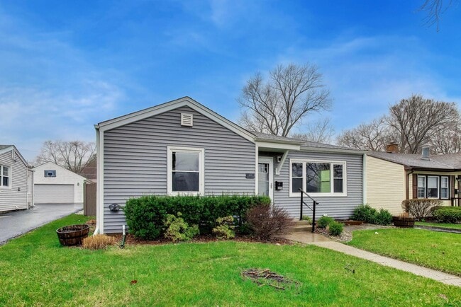 306 N Schubert St in Palatine, IL - Foto de edificio - Building Photo