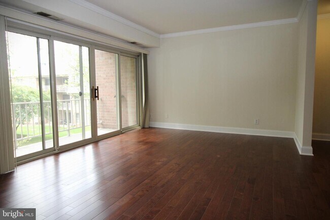 6036 Westchester Park Dr-Unit -101 in College Park, MD - Building Photo - Building Photo