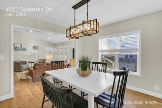 4011 Danbury Dr in Champaign, IL - Building Photo - Building Photo