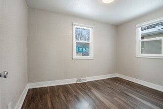 1209 Parker St in Cedar Falls, IA - Building Photo - Building Photo