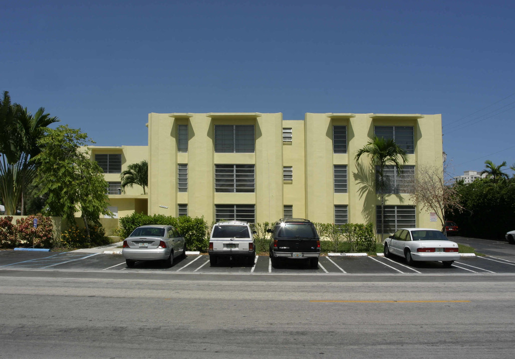 9971 E Bay Harbor Dr in Bay Harbor Islands, FL - Building Photo