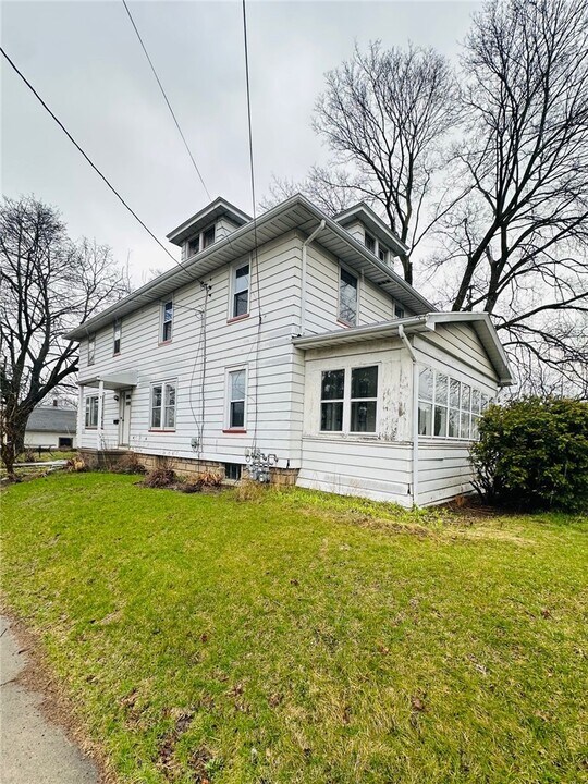 511 S Lincoln Rd in East Rochester, NY - Building Photo