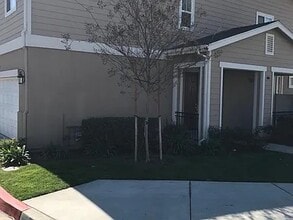 17805 Hazelwood Ct in Carson, CA - Building Photo - Building Photo