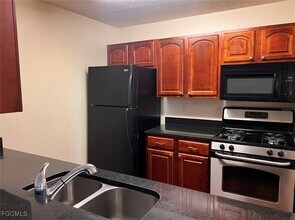 2031 Dixie Belle Dr in Orlando, FL - Building Photo - Building Photo