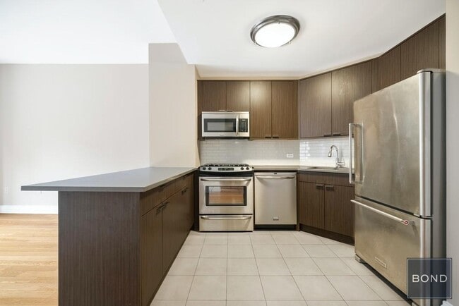 776 Sixth Avenue in New York, NY - Foto de edificio - Building Photo