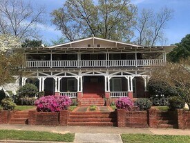 319 College St in Carrollton, GA - Building Photo