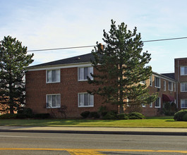 WJM Cedar Apartments in Cleveland, OH - Building Photo - Building Photo