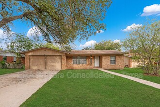 106 Winn Ave in Universal City, TX - Foto de edificio - Building Photo