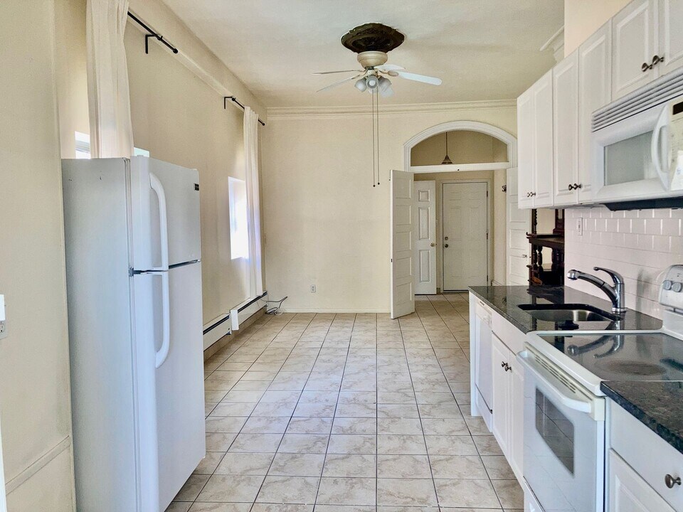 1122 S Broad St, Unit #2 in Philadelphia, PA - Building Photo