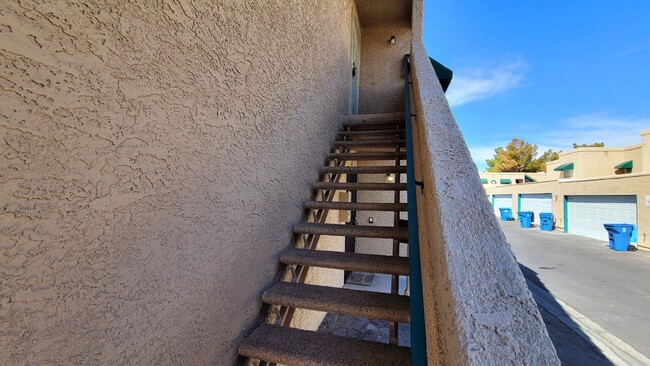 6750 Del Rey Ave in Las Vegas, NV - Building Photo - Building Photo