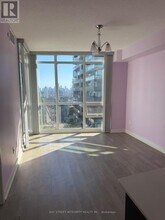 30 Roehampton Ave in Toronto, ON - Building Photo - Building Photo