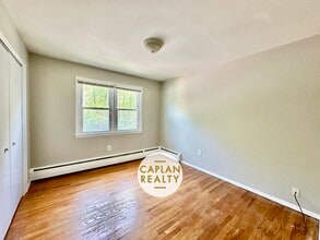 52 Oak Ridge Dr, Unit 28 in New Haven, CT - Building Photo - Building Photo