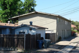 Grandville in Escondido, CA - Foto de edificio - Building Photo