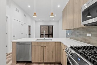 2317 N Clark St in Chicago, IL - Building Photo - Building Photo