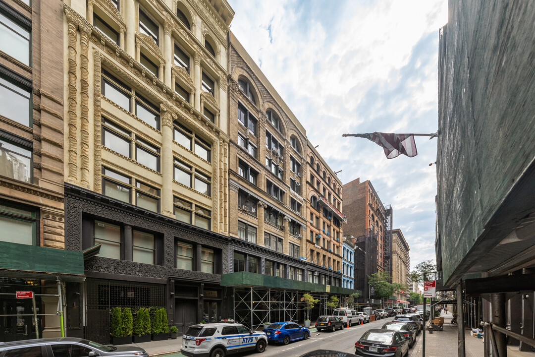 University Mews in New York, NY - Building Photo