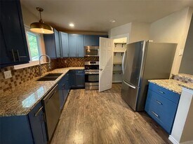 8408 Dixon Dr in Austin, TX - Building Photo