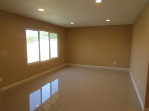 8050 Columbus St in San Diego, CA - Building Photo - Building Photo