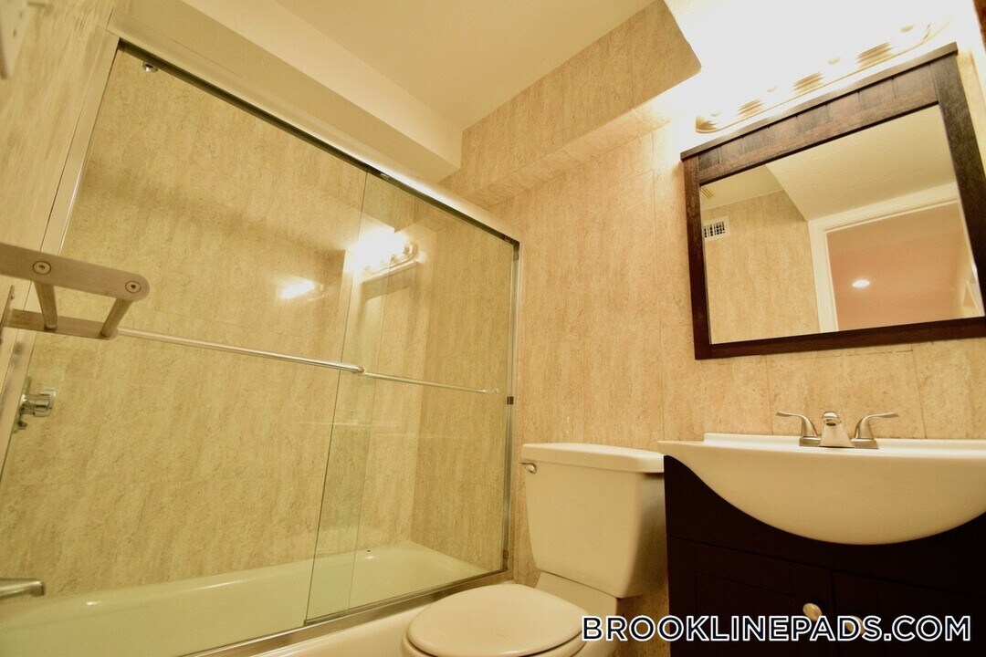 73 Thatcher St in Brookline, MA - Foto de edificio