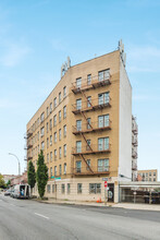 2104 Cross Bronx Expy in Bronx, NY - Foto de edificio - Building Photo