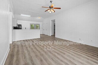 1174 W Hendrix St in Fayetteville, AR - Foto de edificio - Building Photo